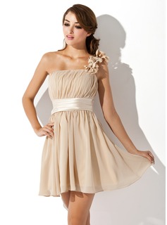 Fashion trends in homecoming dresses 2013