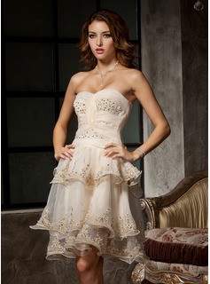 Fashion trends in homecoming dresses 2013